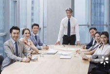 利用VI設(shè)計(jì)的優(yōu)勢(shì)，企業(yè)無(wú)疑將在激烈的市場(chǎng)競(jìng)爭(zhēng)中占據(jù)先機(jī)